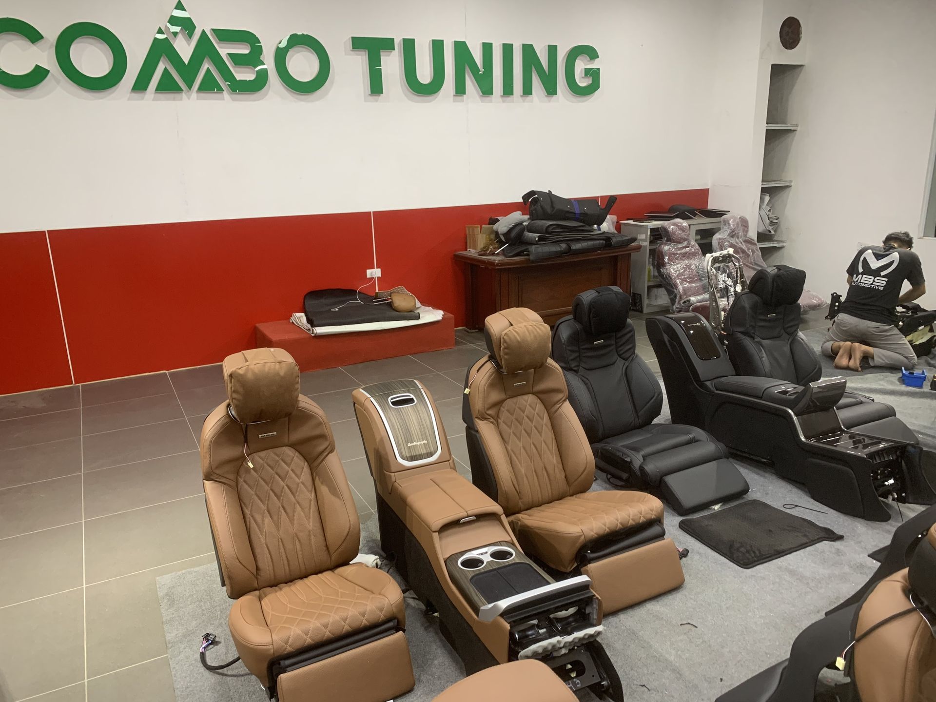 lắp mbs cho lc300 tại Toyota Sông Lam