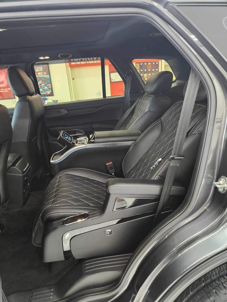 Độ ghế massage cho Ford Everest 2023