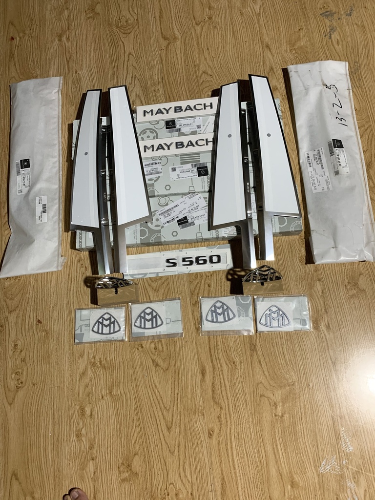 Trụ B + bộ logo maybach chính hãng cho w222 