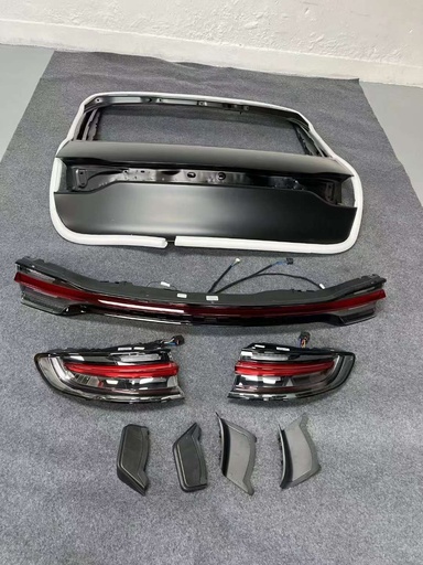 Bodykit nâng đời đuôi xe macan
