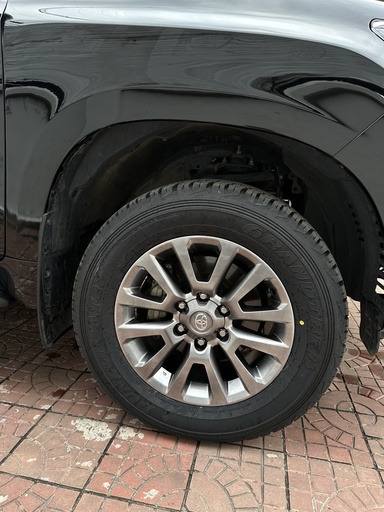 Mâm prado 18 inch CH likenew 4cái + logo 4cái