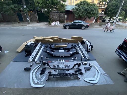 Bodykit Trung Đông chính hãng cho LC300